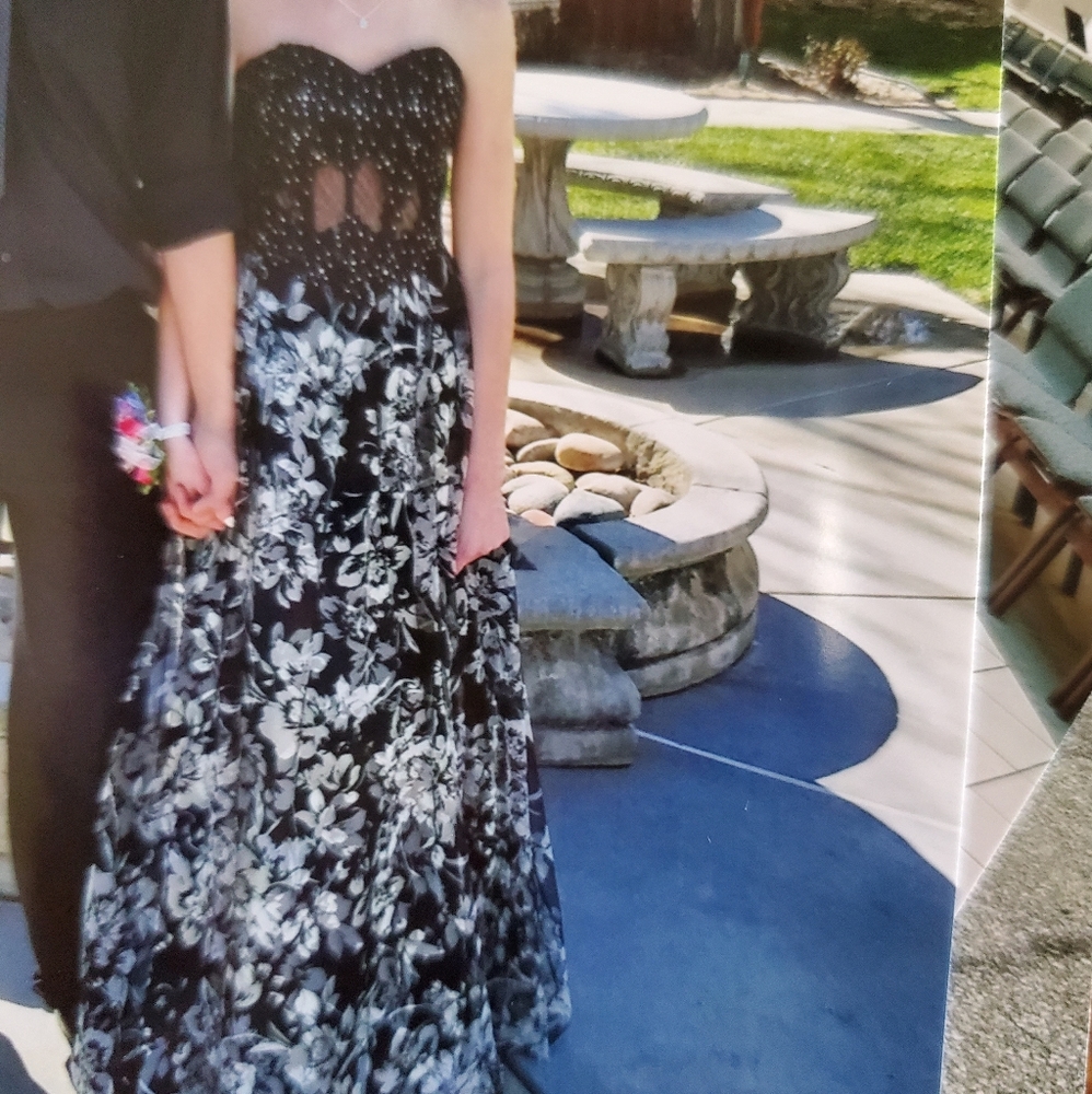 Dress - Picture 2 of 5